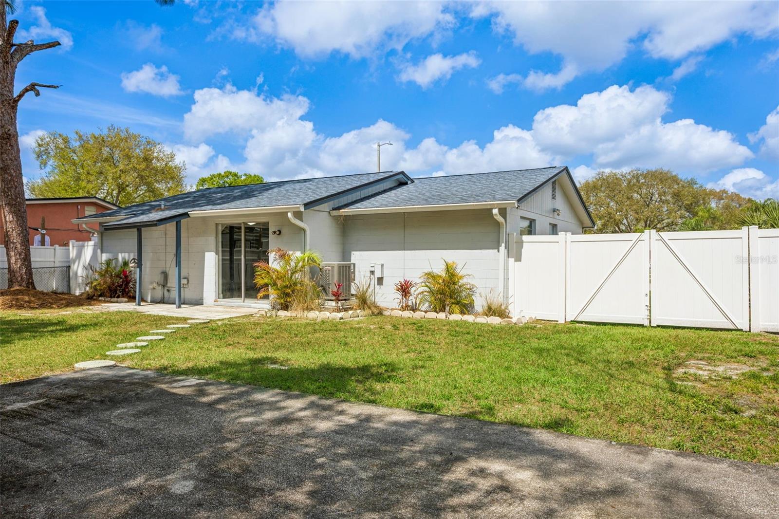 TOWNN COUNTRY PARK UNIT 57 - Residential Lease