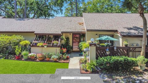 A home in PALM HARBOR