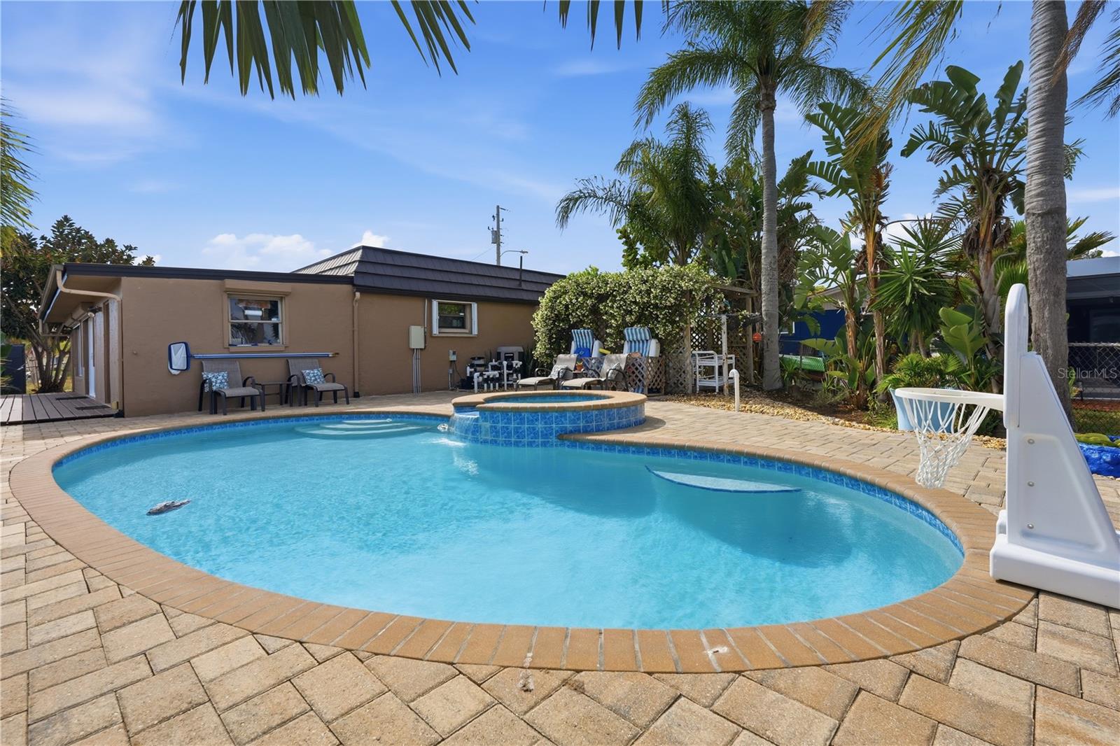 LEISURE BEACH - Residential