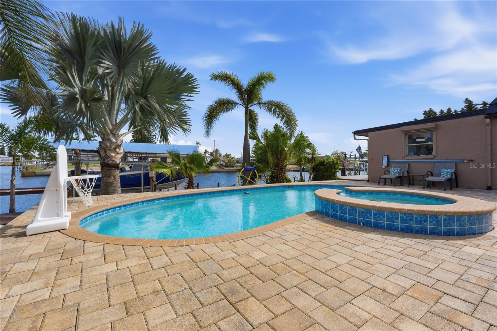 LEISURE BEACH - Residential