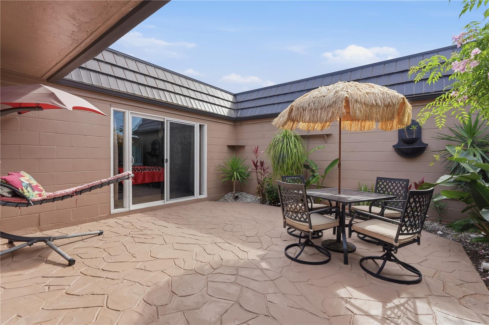 LEISURE BEACH - Residential