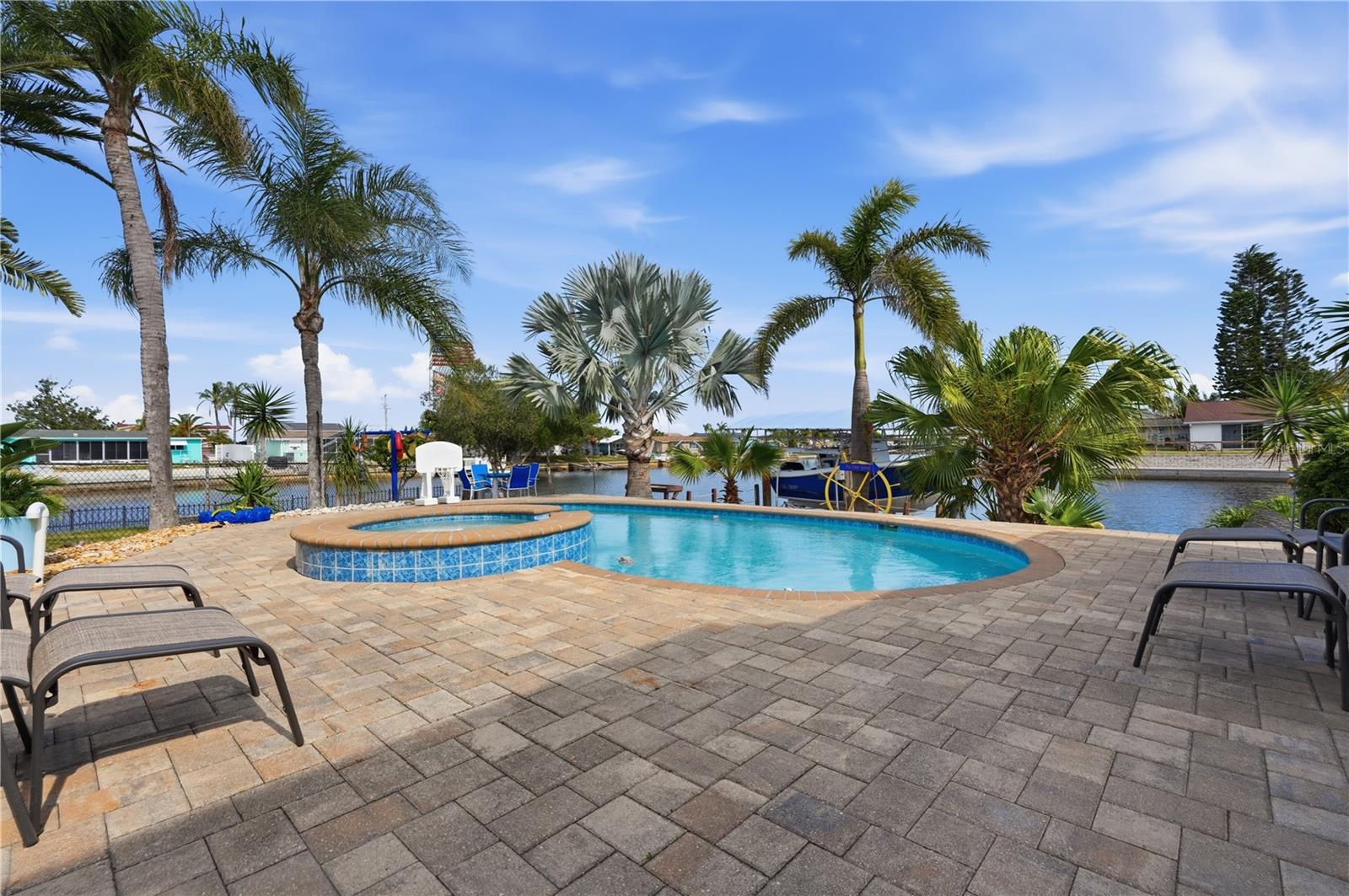 LEISURE BEACH - Residential