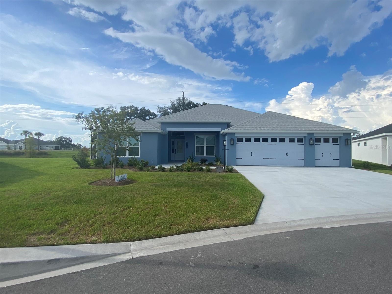 Brand-new Robin Model in Waters Edge at The Villages! This 4-bedroom, 3-bath home features a private resort-style pool, gourmet kitchen with stainless steel appliances, undercabinet lighting, eat-in dinette, formal dining room, and spacious living room. The expansive master suite includes a spa-like en-suite bath and walk-in closet. 2-car garage plus golf cart garage. Available furnished short-term or unfurnished long-term (short-term rate is higher).
Walking distance to the brand new Eastport Town Square. Enjoy The Villages lifestyle—Florida’s premier 55+ community with championship golf, nightly live entertainment, dining, shopping, and thousands of clubs and activities. Recreation centers nearby include Waters Edge Rec, Saluki Rec, Moultrie Creek Rec, and the future Olympia Complex—offering pools, pickleball, and more. Close to Shallow Creek Championship Golf Course and Magnolia Plaza & Sawgrass Grove for shopping, dining, and entertainment. All just a quick golf cart ride away. Live vibrant, active, and connected—right at home.