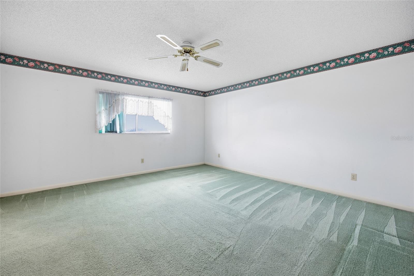 CIRCLE SQUARE WOODS - Residential