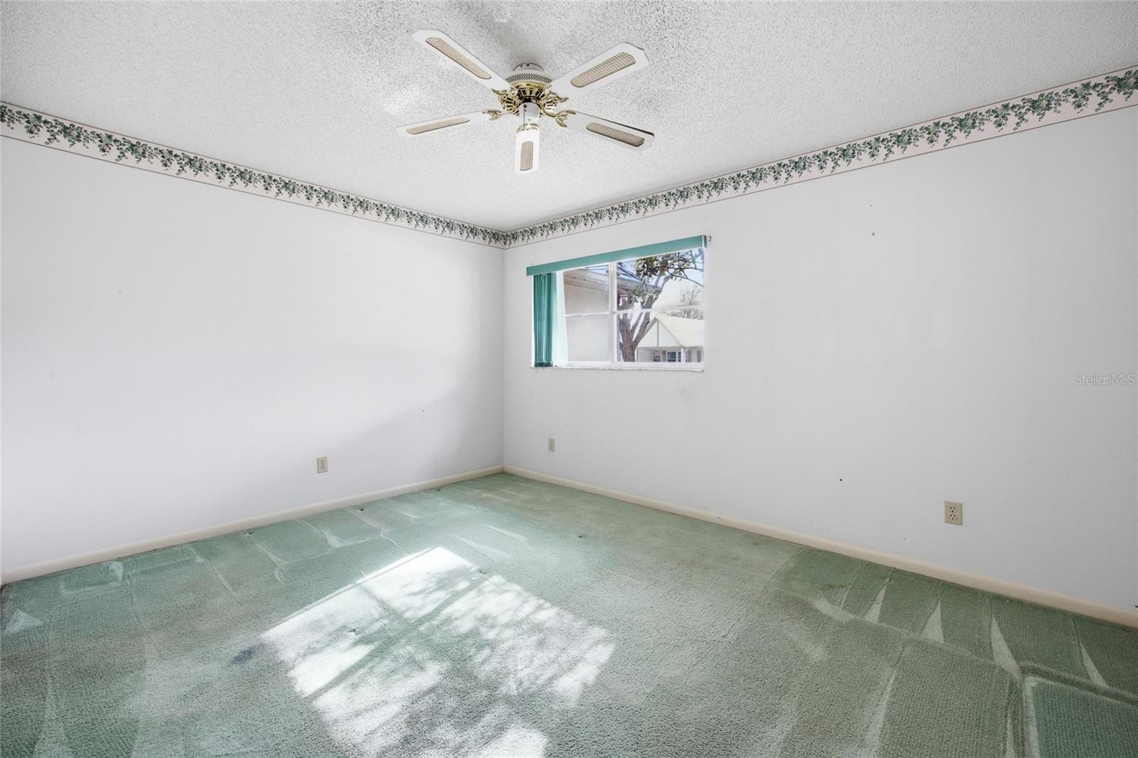 CIRCLE SQUARE WOODS - Residential