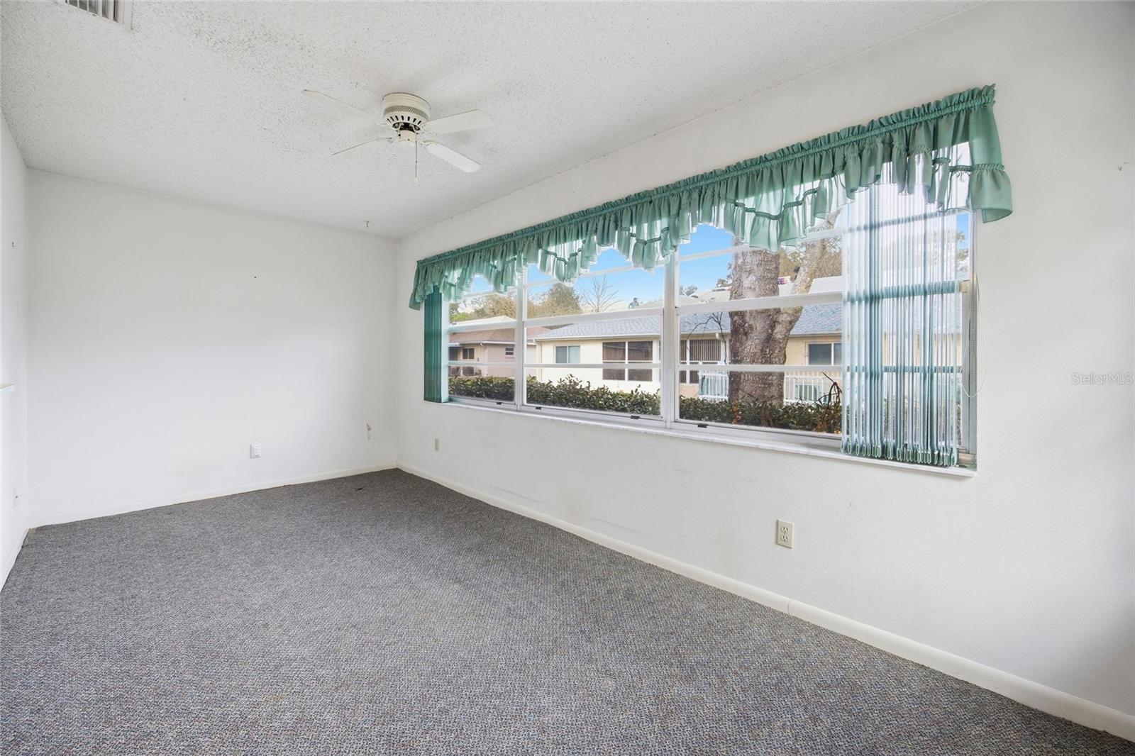 CIRCLE SQUARE WOODS - Residential