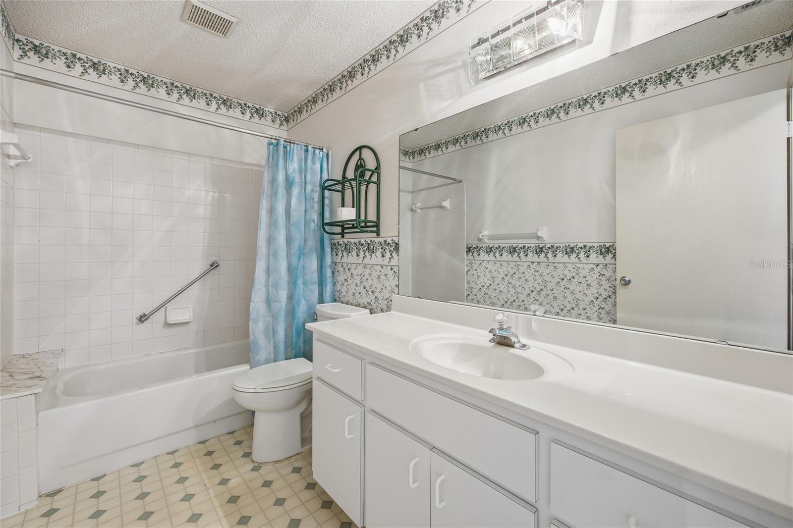 CIRCLE SQUARE WOODS - Residential