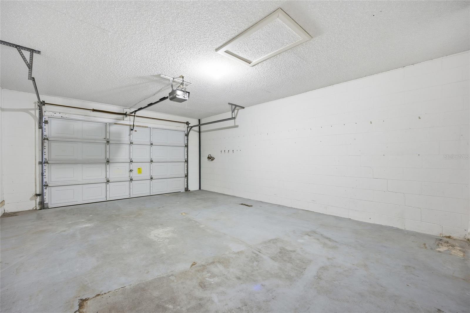 CIRCLE SQUARE WOODS - Residential