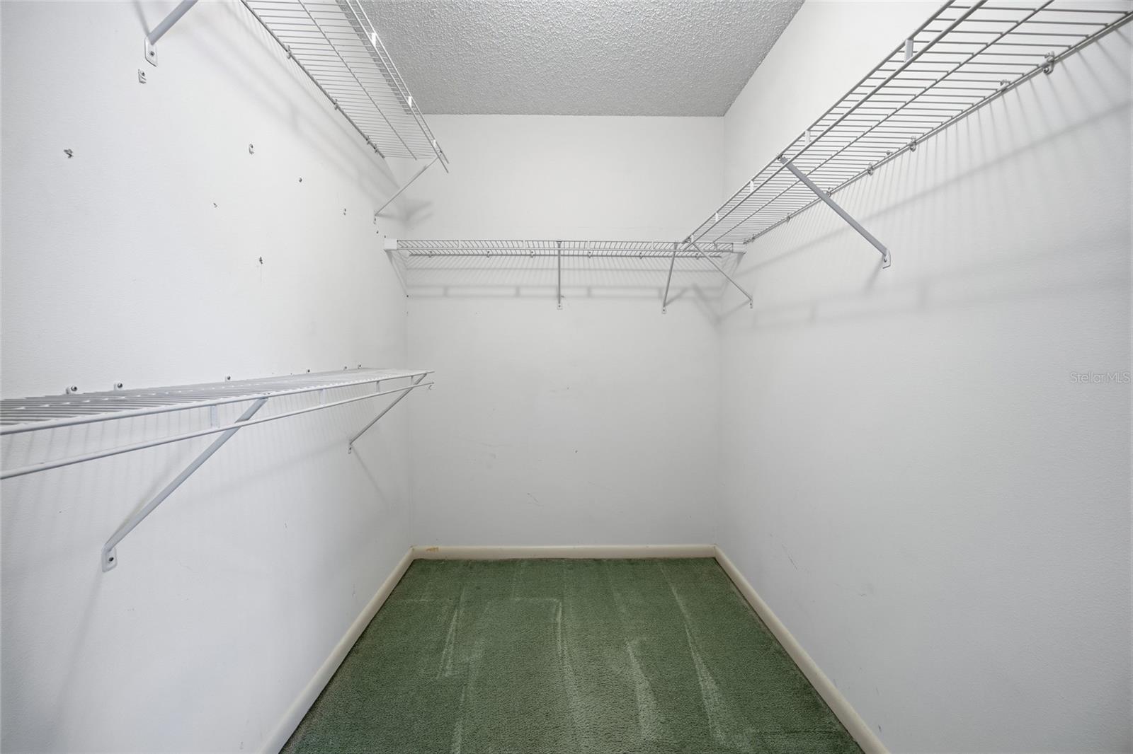 CIRCLE SQUARE WOODS - Residential