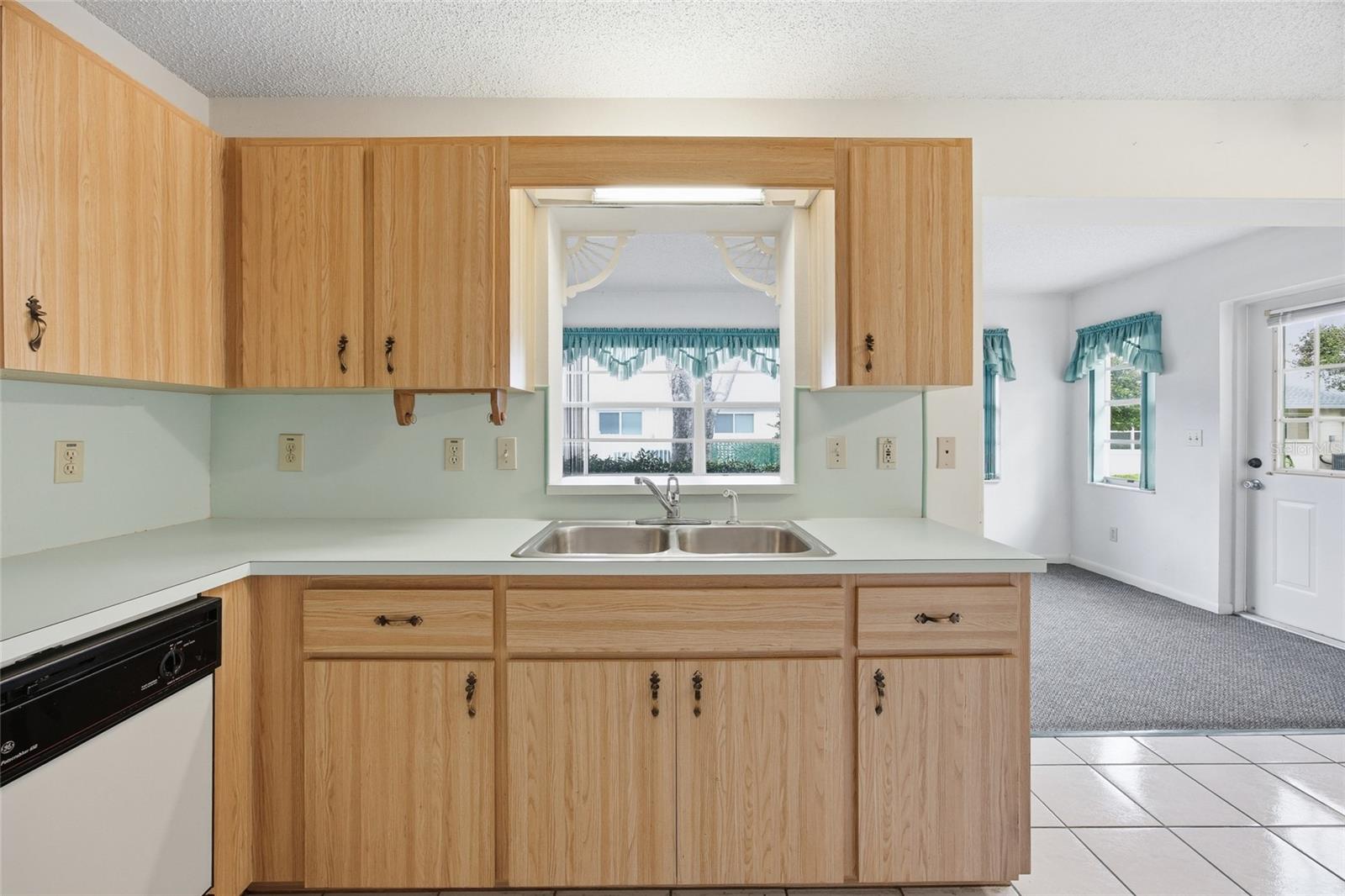 CIRCLE SQUARE WOODS - Residential