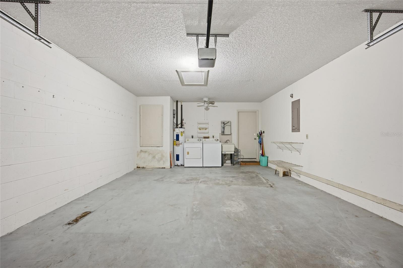 CIRCLE SQUARE WOODS - Residential