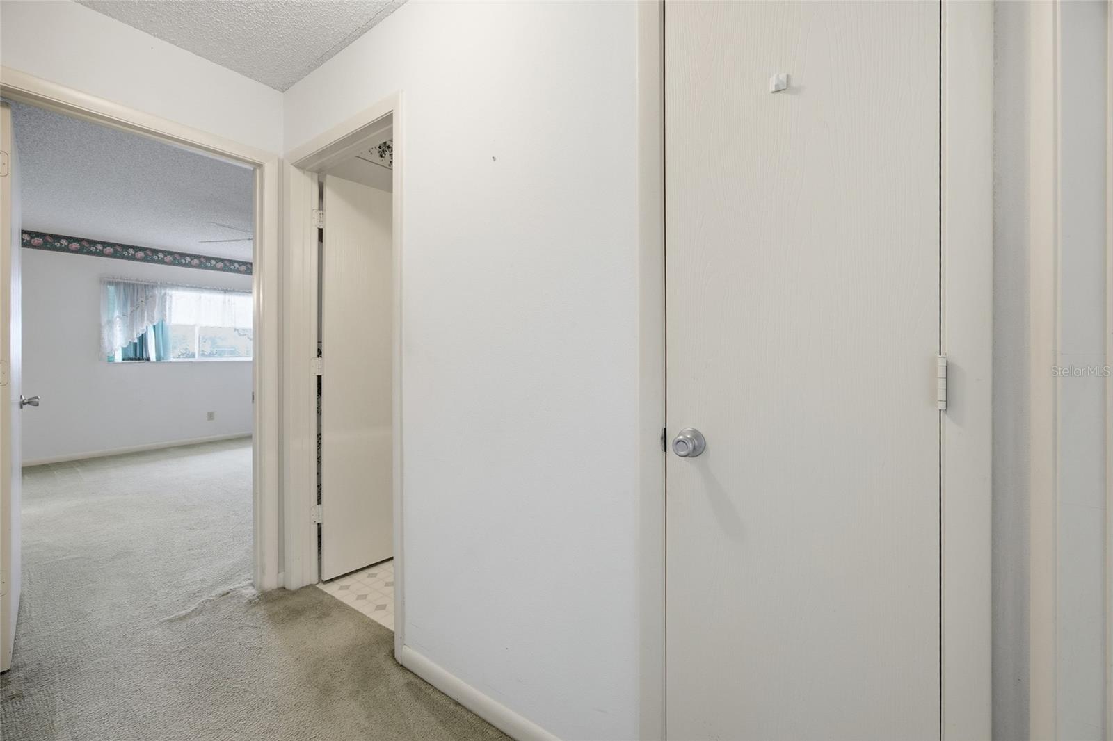 CIRCLE SQUARE WOODS - Residential