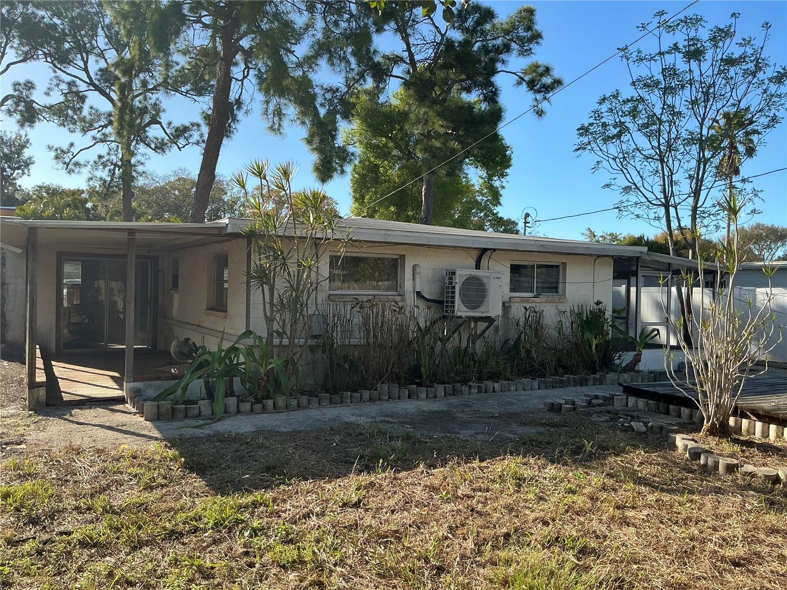 SEMINOLE GARDENS - Residential