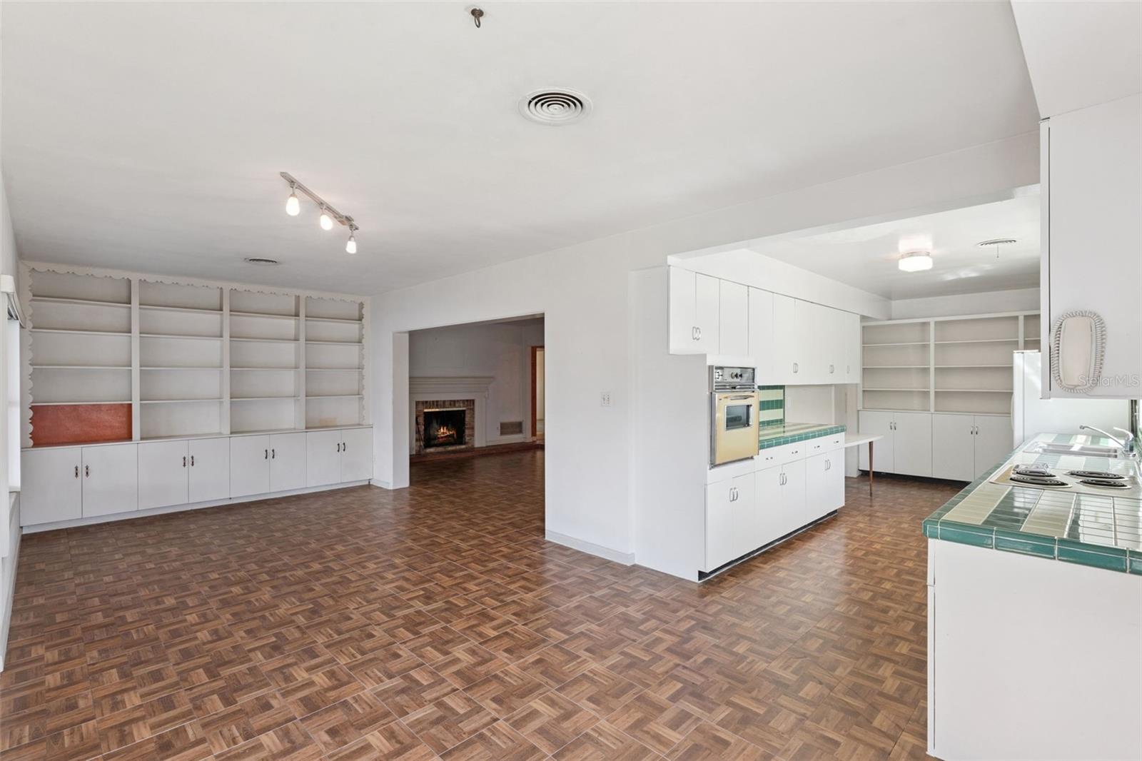 BEL AIR HILLS - Residential