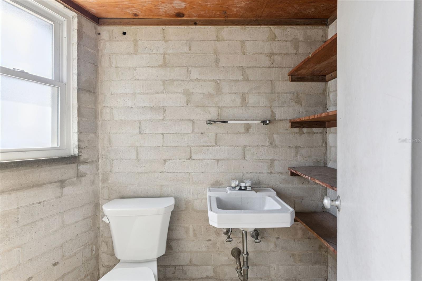 BEL AIR HILLS - Residential