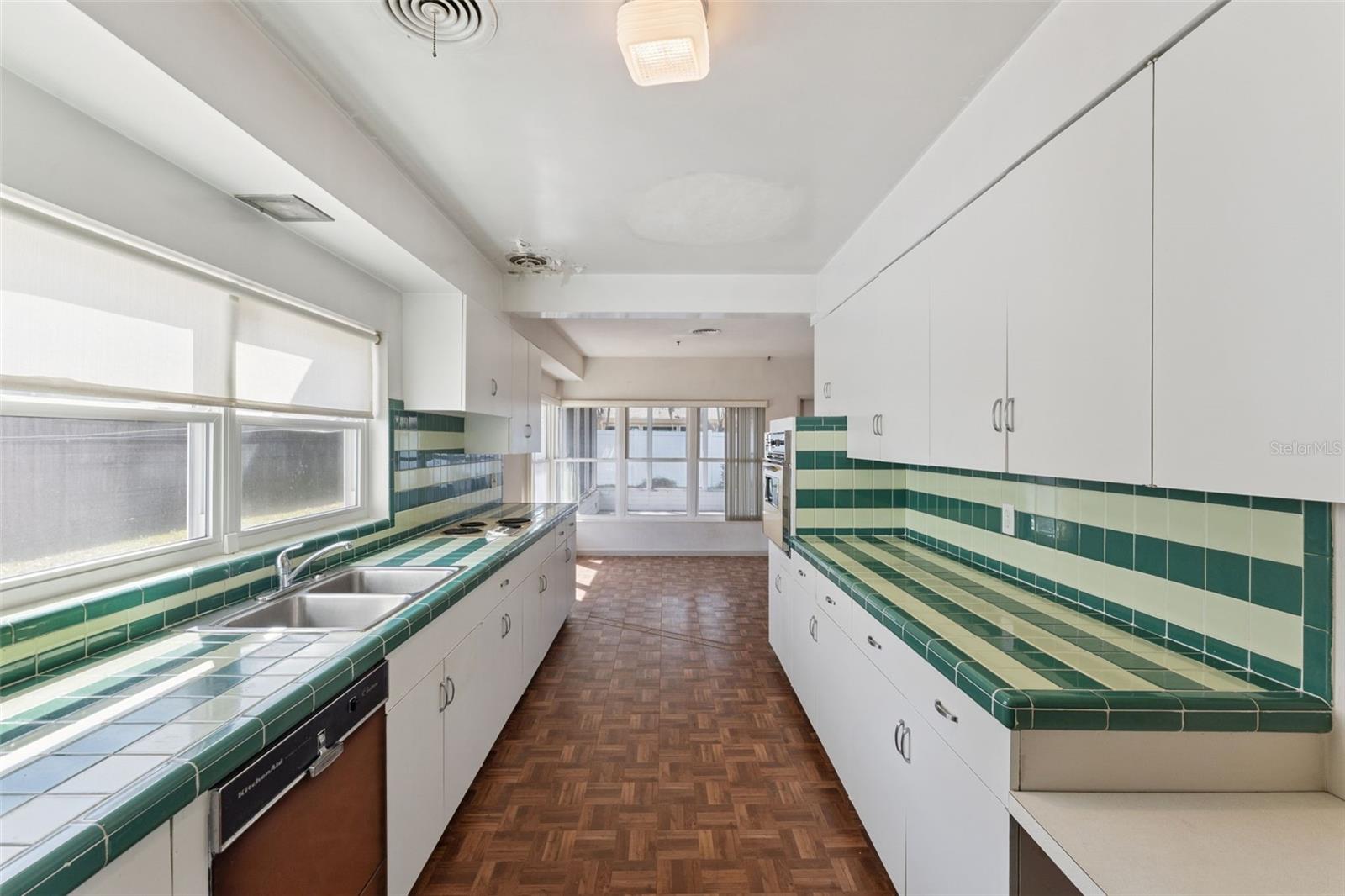 BEL AIR HILLS - Residential