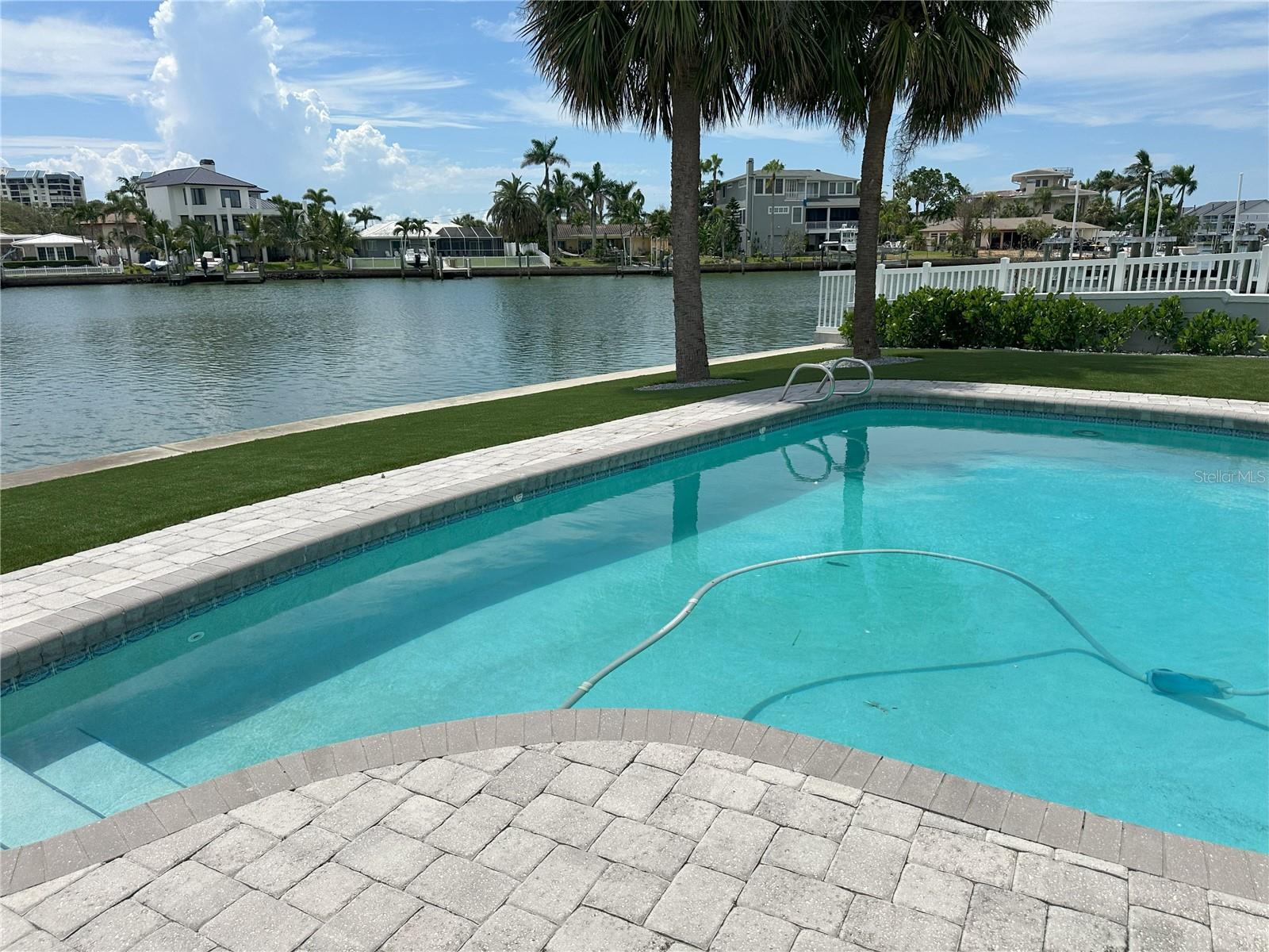 PARADISE ISLAND - Residential