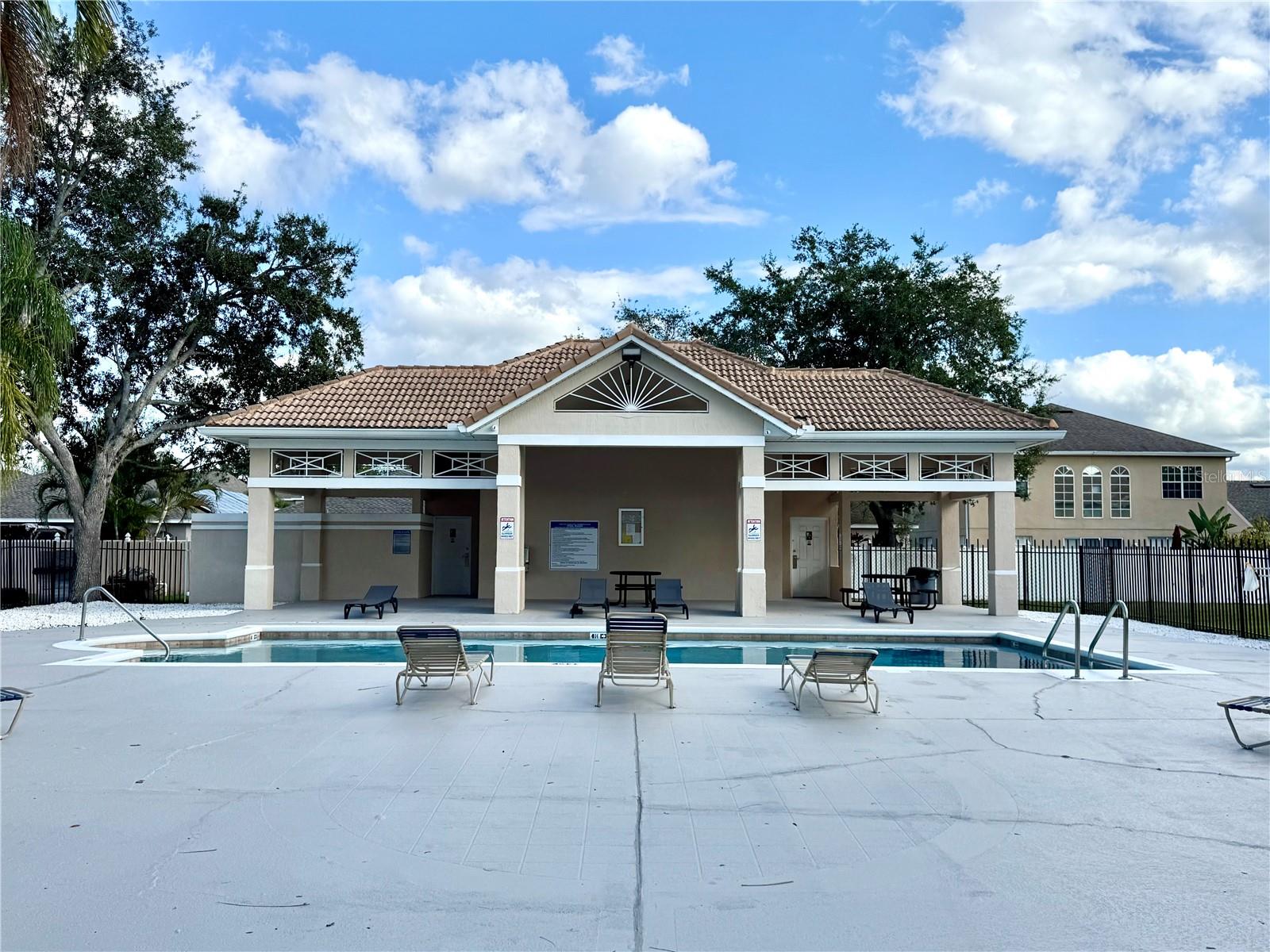 FAIRWAY GLEN AT MEADOW WOODS CONDO - Residential