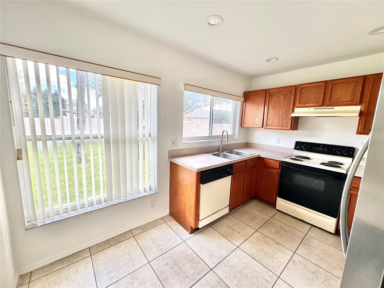 FAIRWAY GLEN AT MEADOW WOODS CONDO - Residential