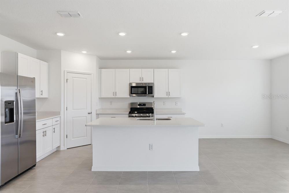 7439 SANDSTONE DRIVE