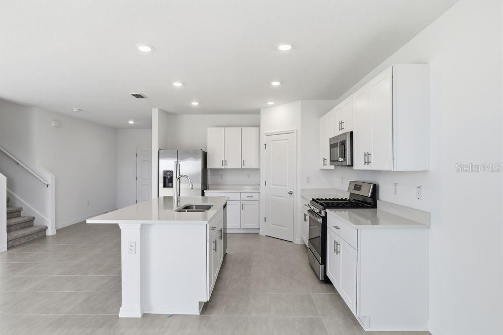 7439 SANDSTONE DRIVE