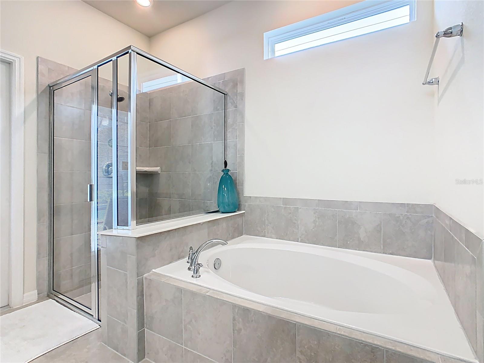 WINDSOR ISLAND RESIDENCE PH 3 - Residential