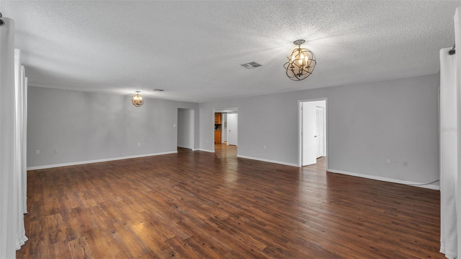 VILLASTHE 02 - Residential