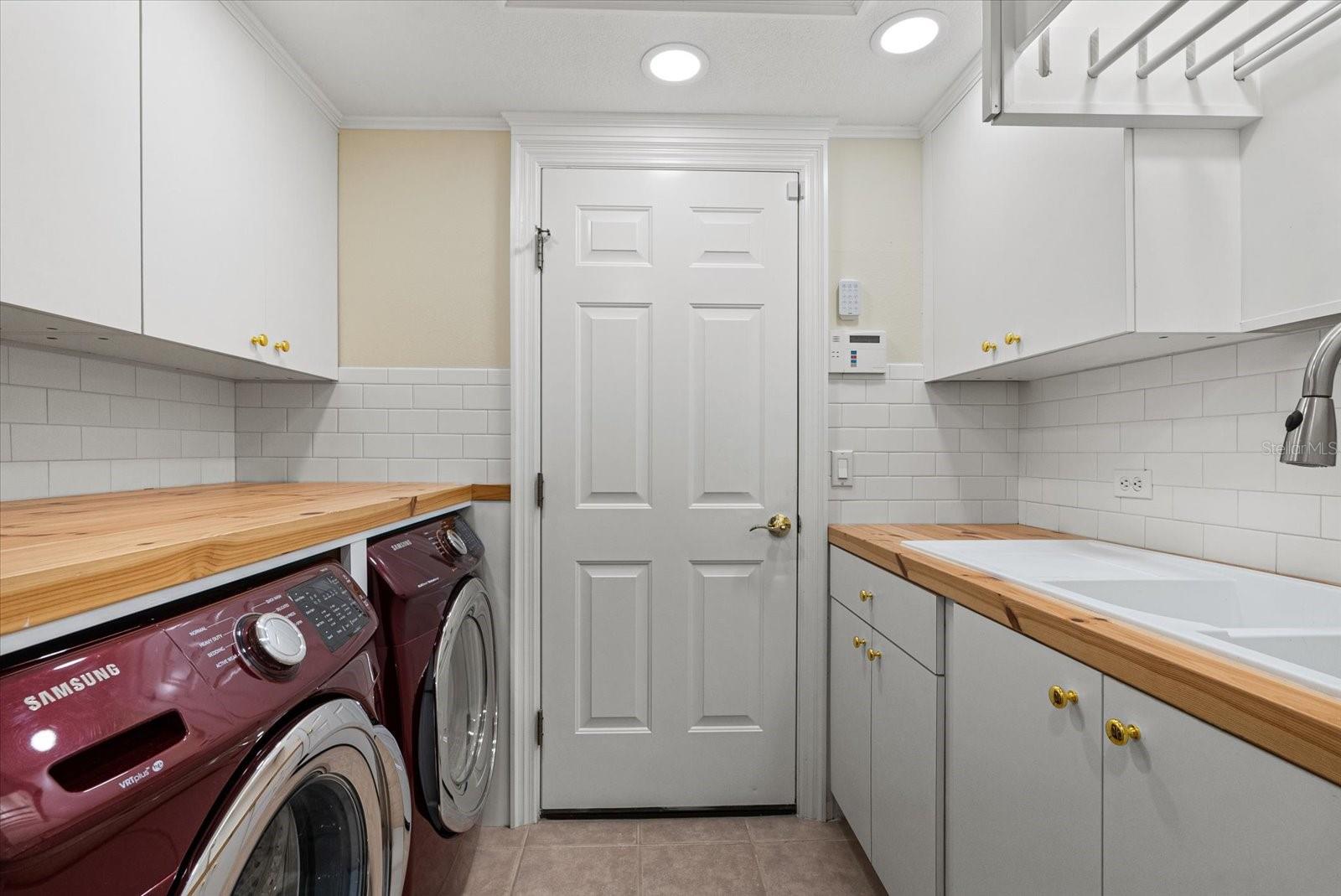 CALUSA LAKES - Residential