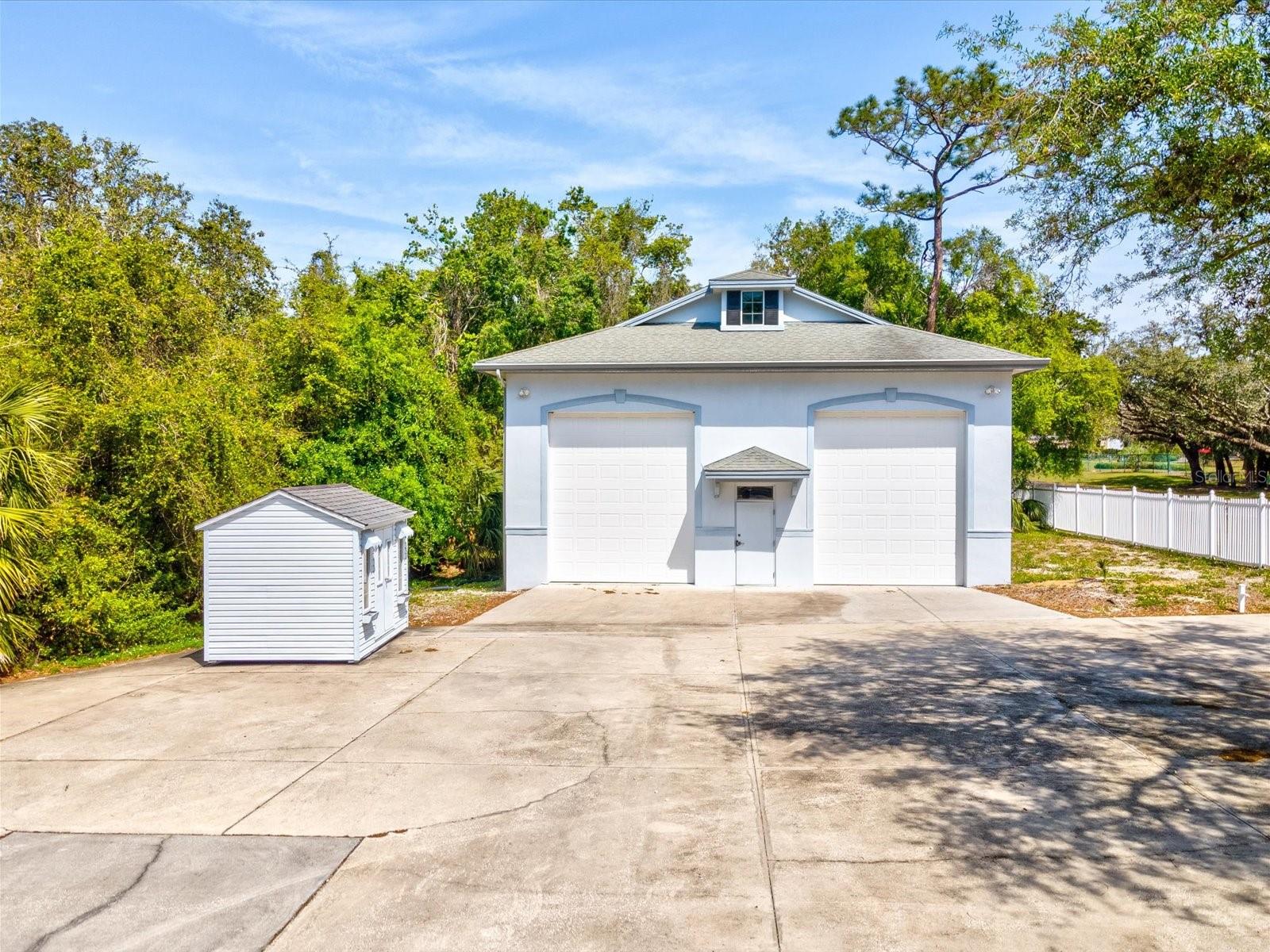 920 E LAKE DRIVE