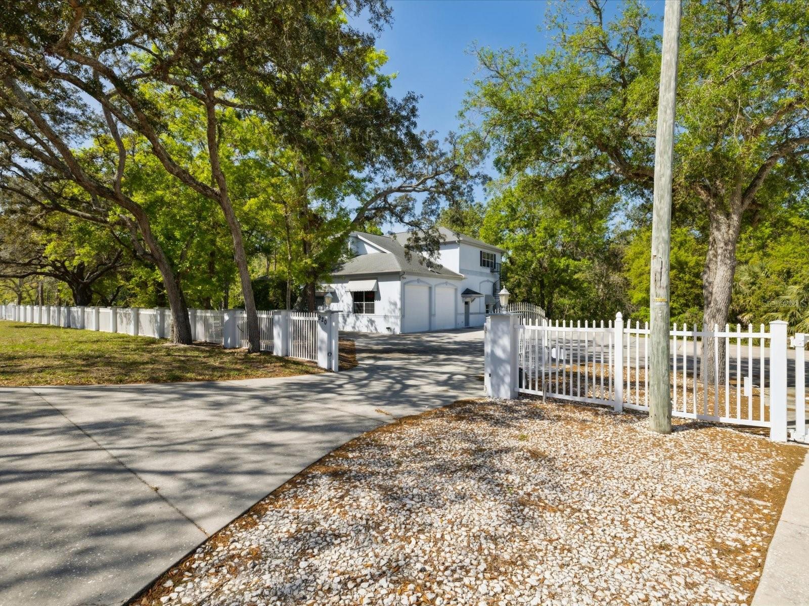 920 E LAKE DRIVE