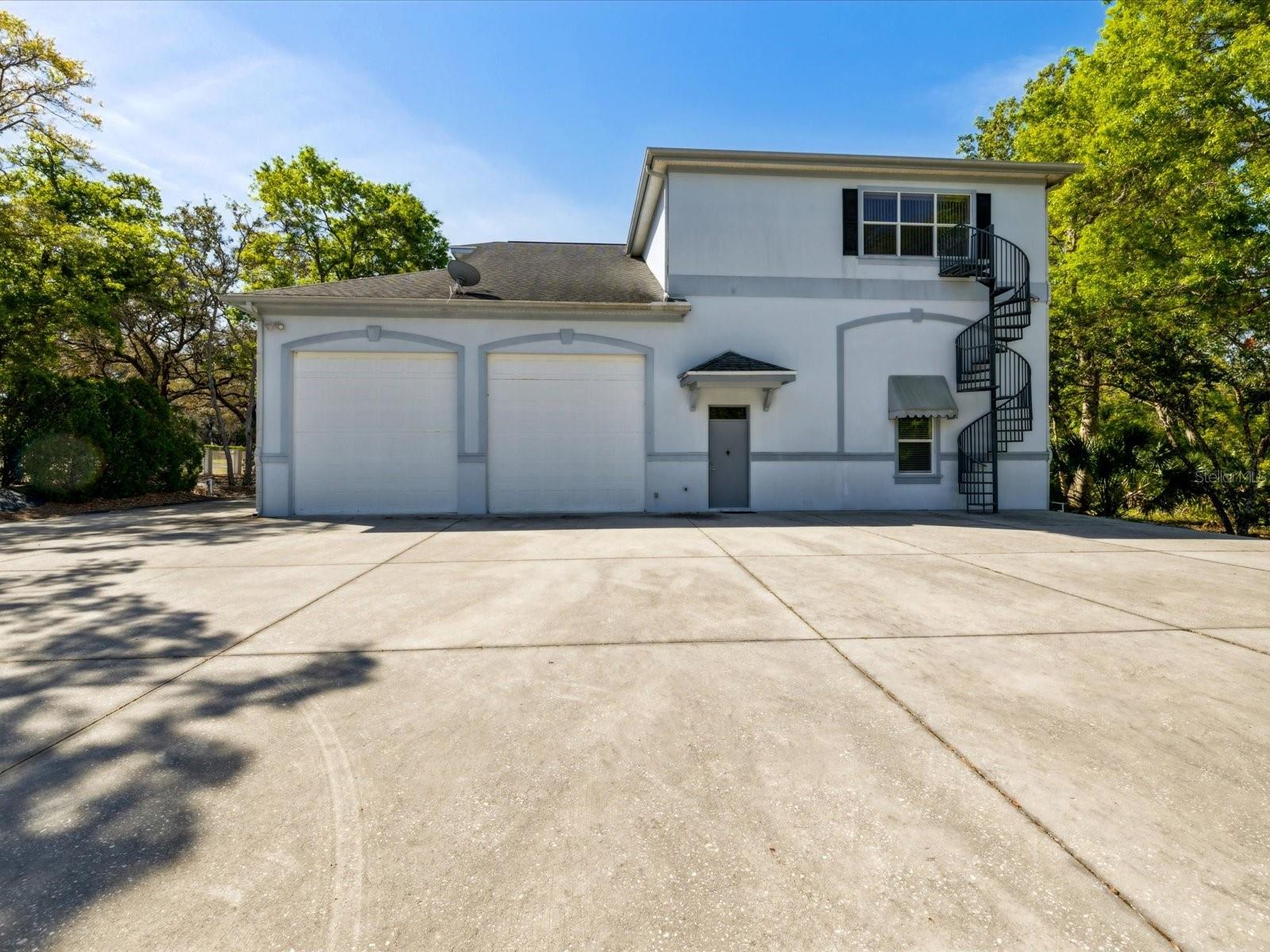 920 E LAKE DRIVE