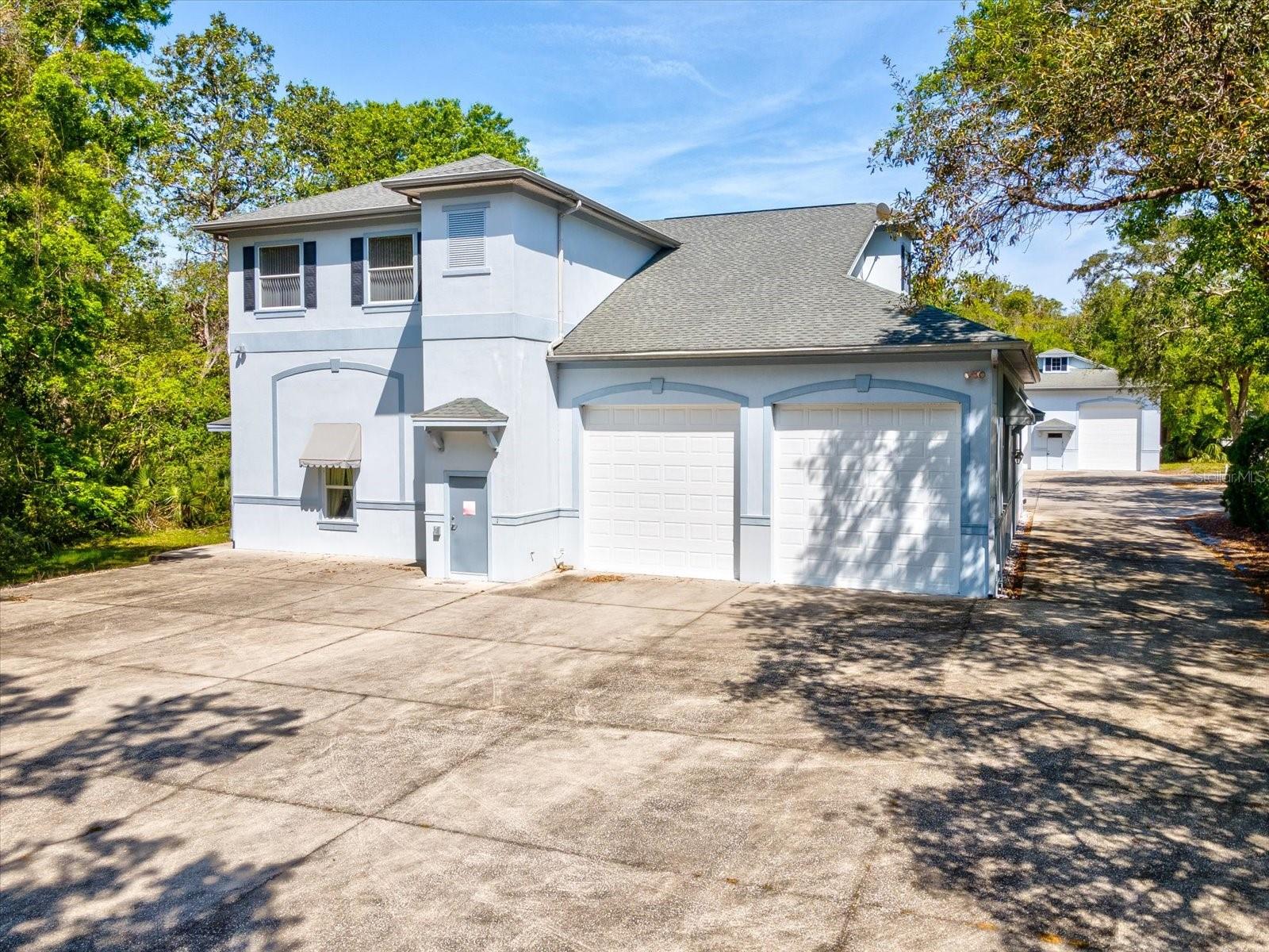 920 E LAKE DRIVE