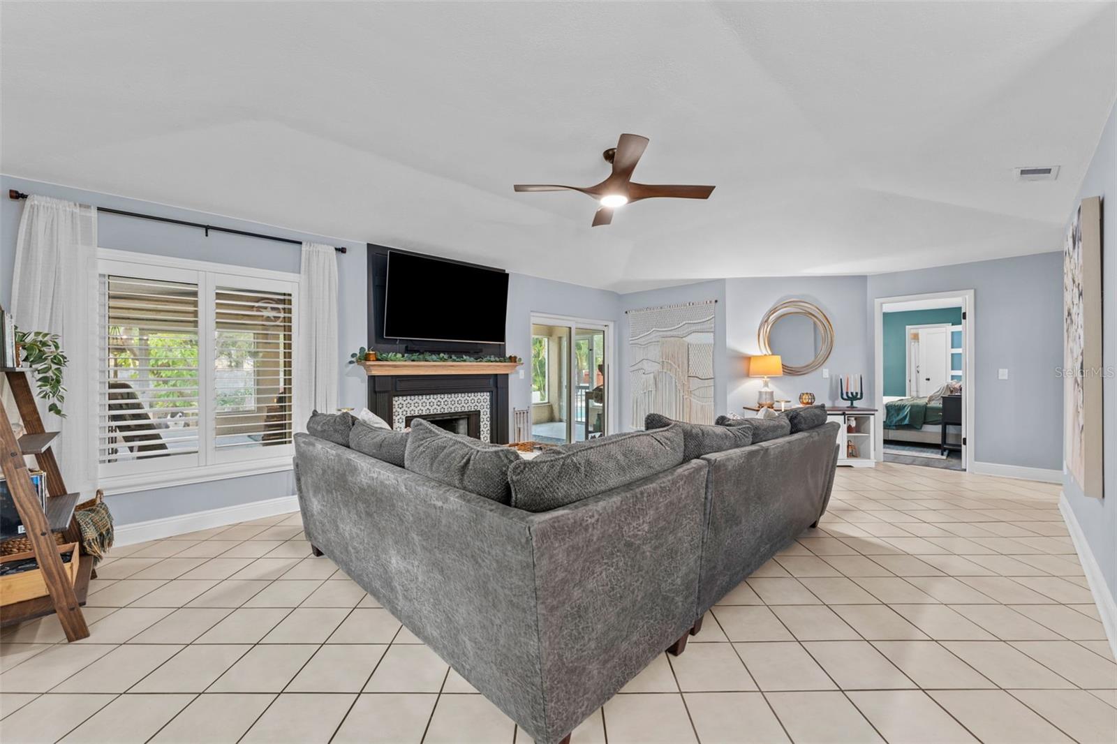 CARROLLWOOD SPGS UNIT 2 - Residential