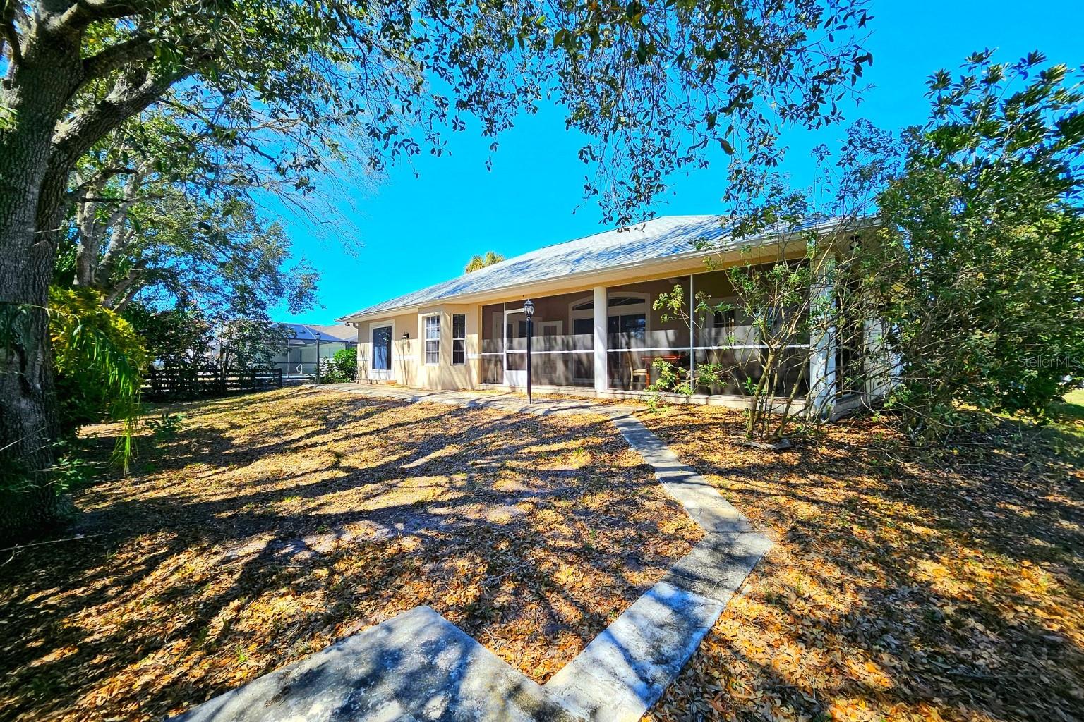 COUNTRY CLUB ESTATES - Residential Lease