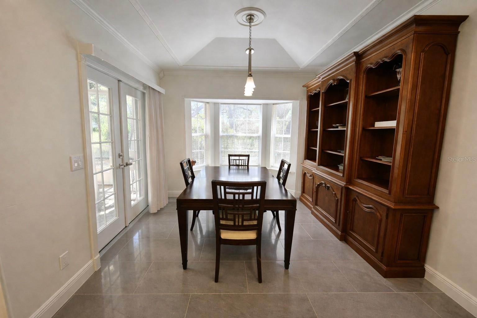 COUNTRY CLUB ESTATES - Residential Lease