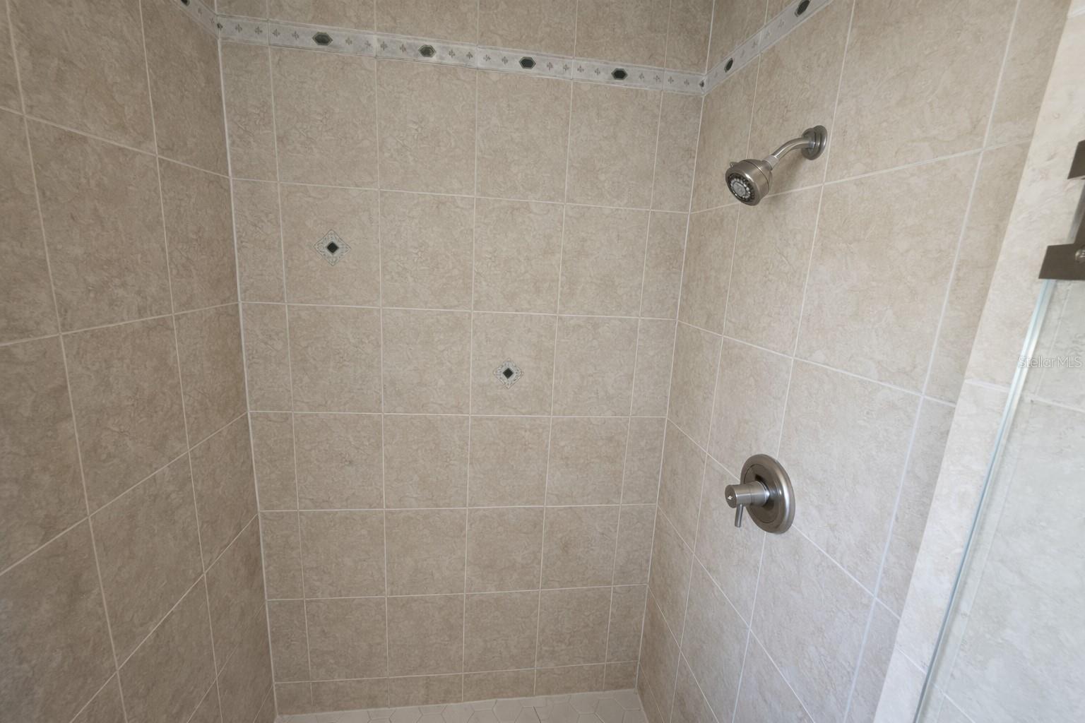 COUNTRY CLUB ESTATES - Residential Lease