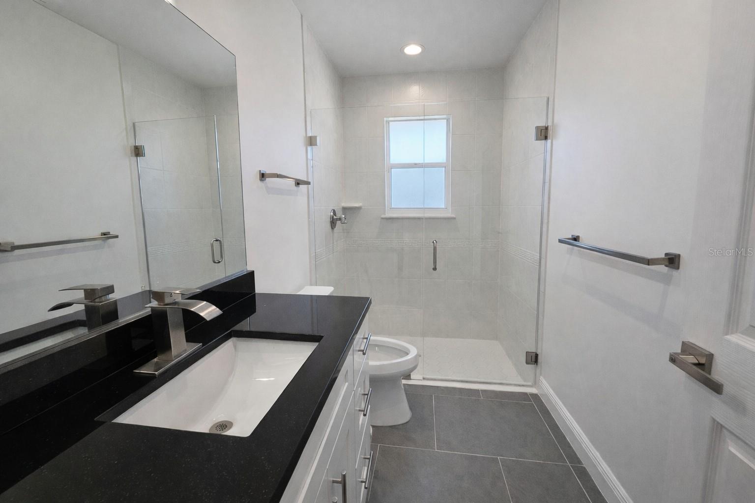 COUNTRY CLUB ESTATES - Residential Lease