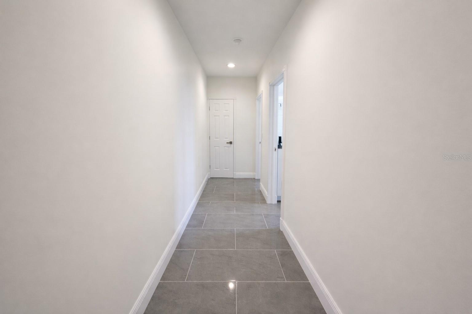 COUNTRY CLUB ESTATES - Residential Lease