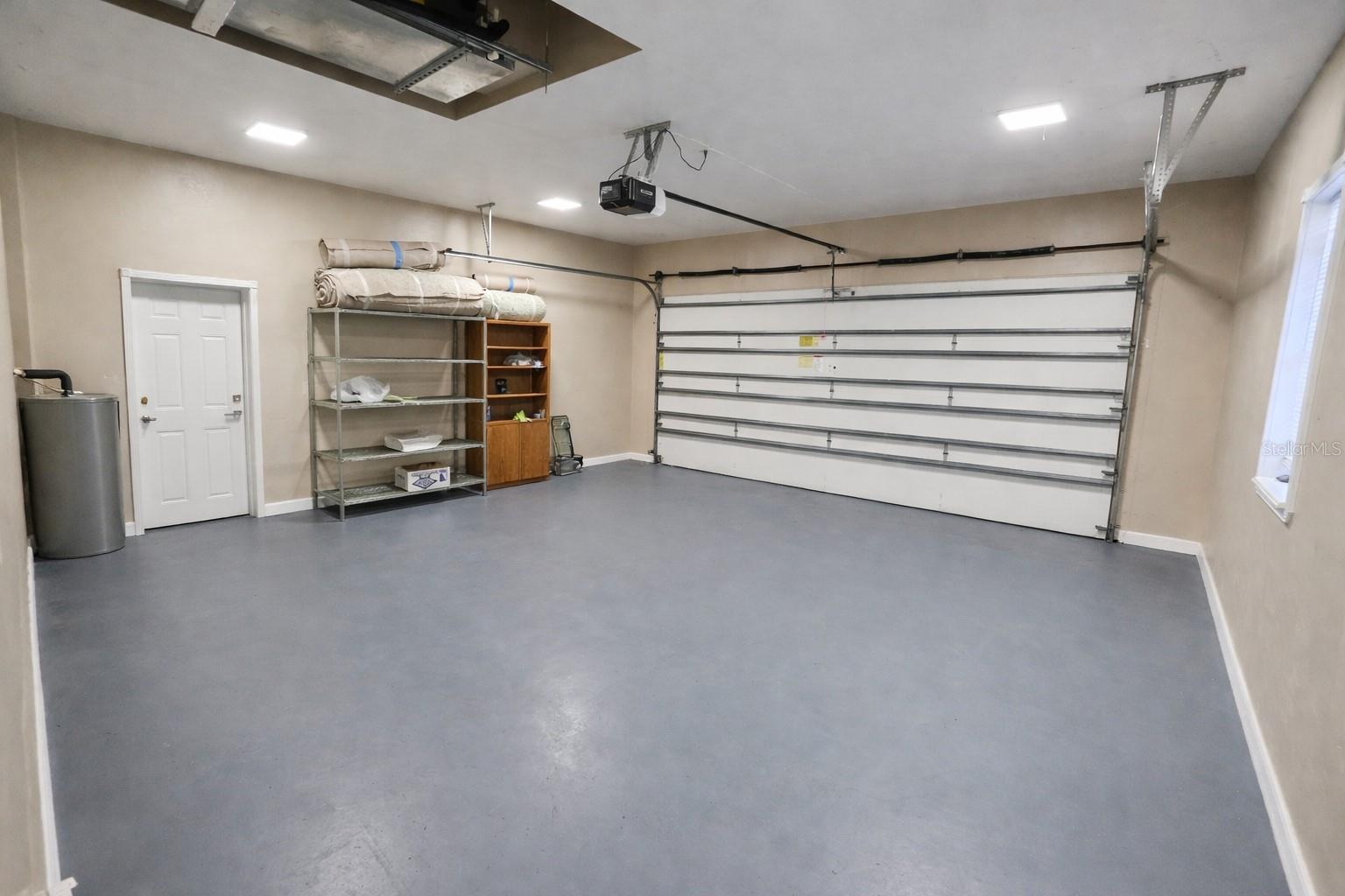 COUNTRY CLUB ESTATES - Residential Lease