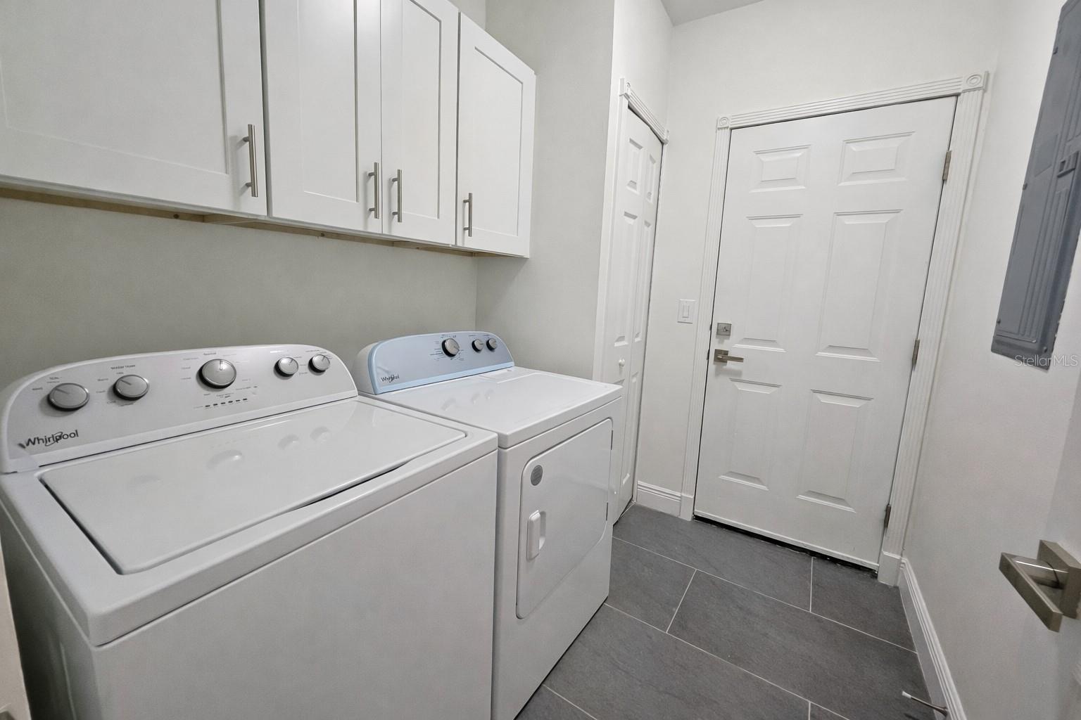 COUNTRY CLUB ESTATES - Residential Lease