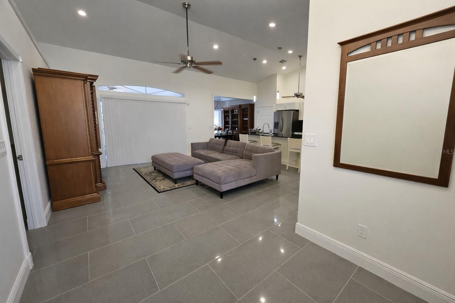 COUNTRY CLUB ESTATES - Residential Lease