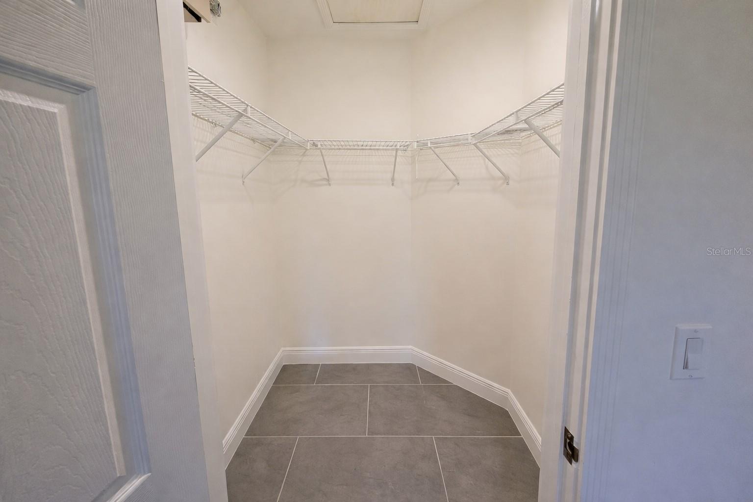 COUNTRY CLUB ESTATES - Residential Lease