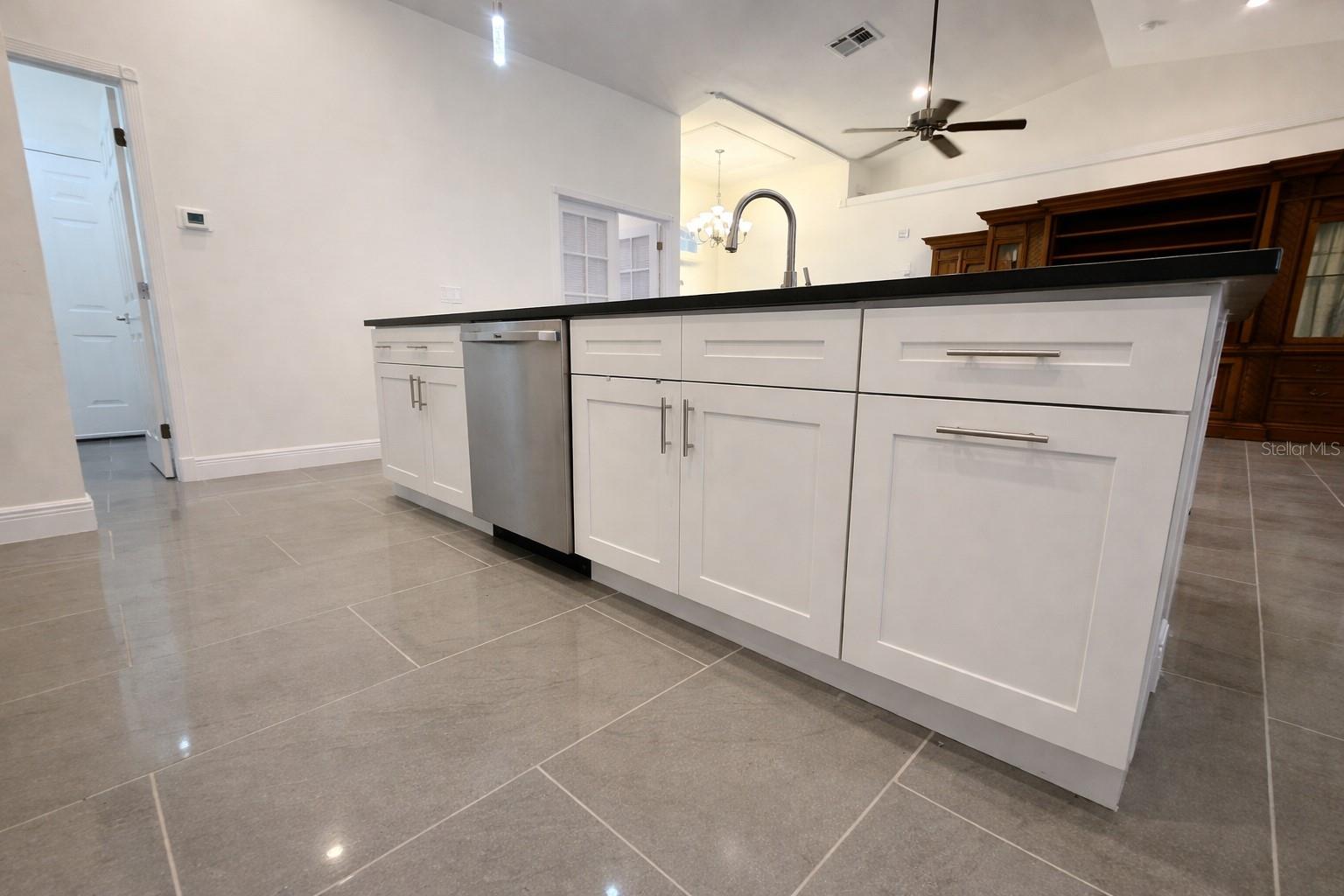 COUNTRY CLUB ESTATES - Residential Lease