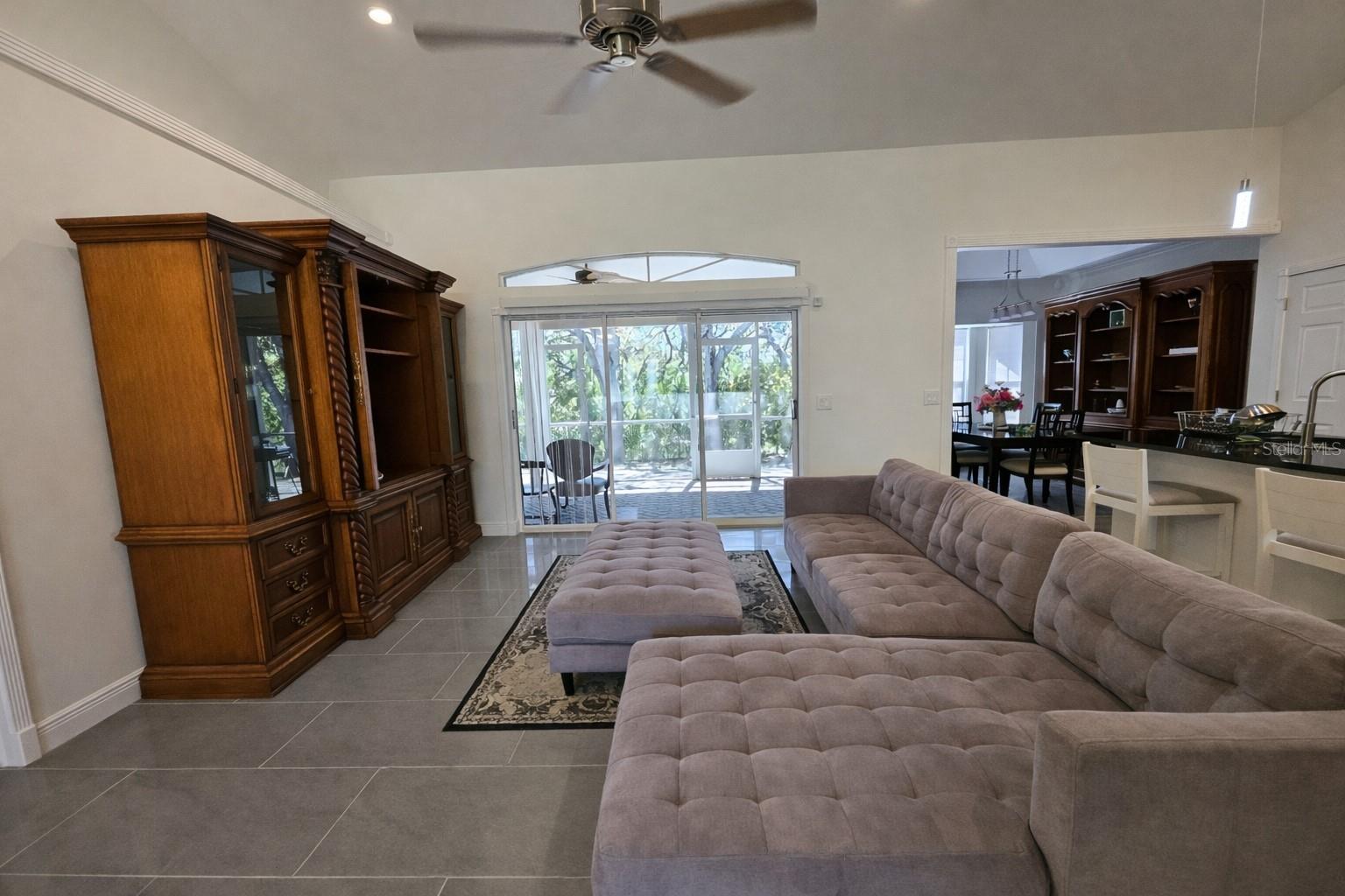 COUNTRY CLUB ESTATES - Residential Lease