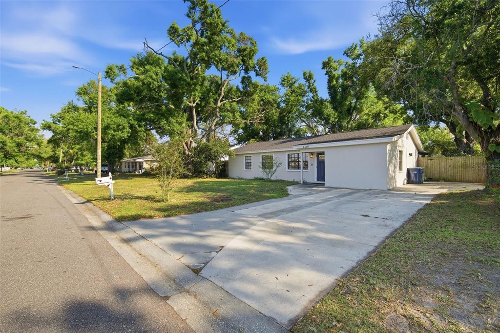 Photo of 4110 W Leila Avenue, Tampa, FL 33616 (MLS # TB8489387)