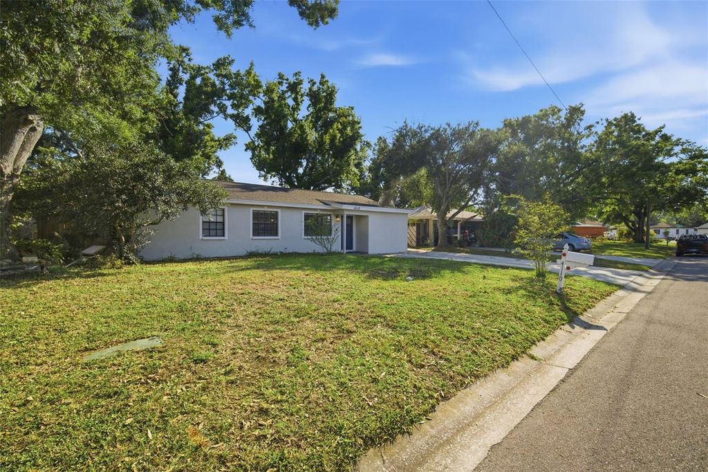 Photo of 4110 W Leila Avenue, Tampa, FL 33616 (MLS # TB8489387)