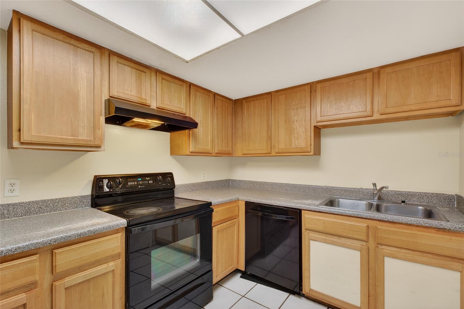 HAWTHORNE VILLAGE CONDO - Residential