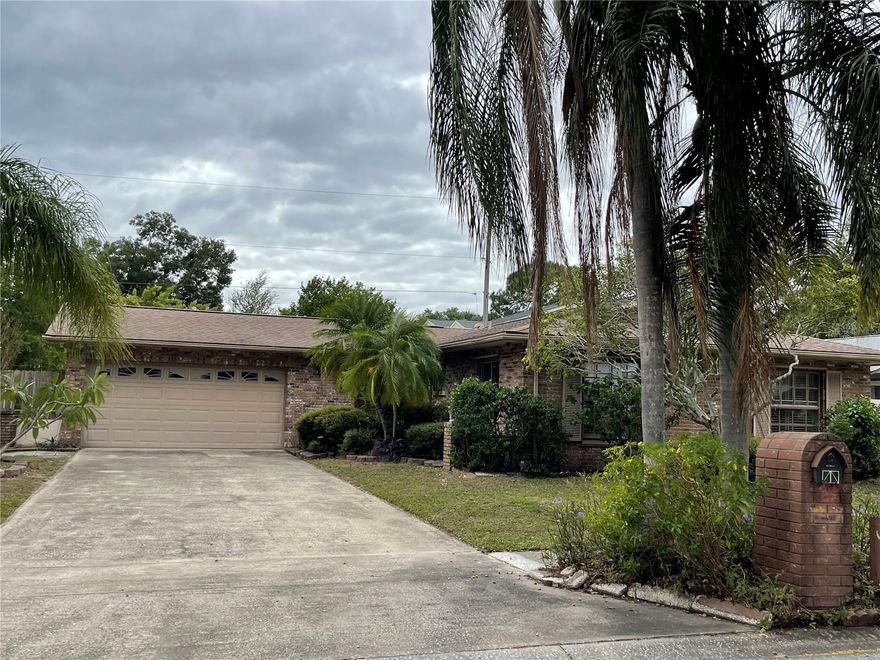 Nicely updated 3 bedroom home in great location - with easy access to US 19 and Belcher Road - this 3 bedroom home is priced to sell and offers newer laminate flooring throughout most of the home - a newer AC unit, great closet space and a beautifully large fenced backyard with plenty of room for a pool!  Don't miss out.