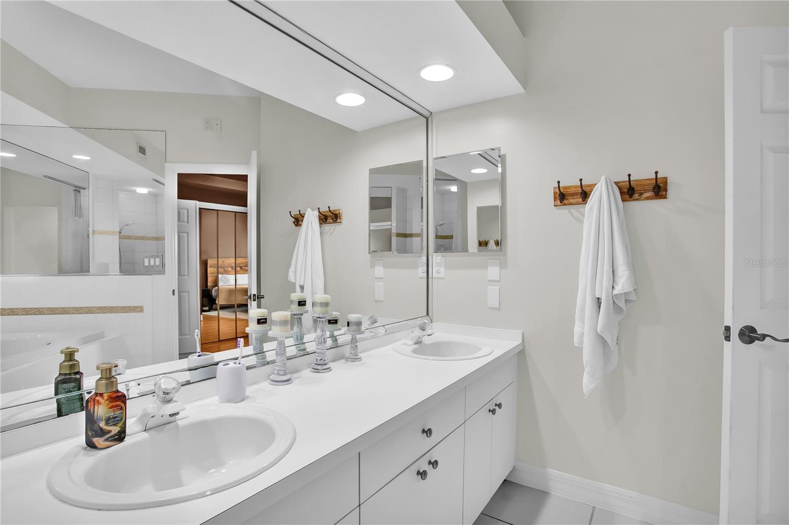 EAGLES CROSSING AT FEATHER SOUND - Residential