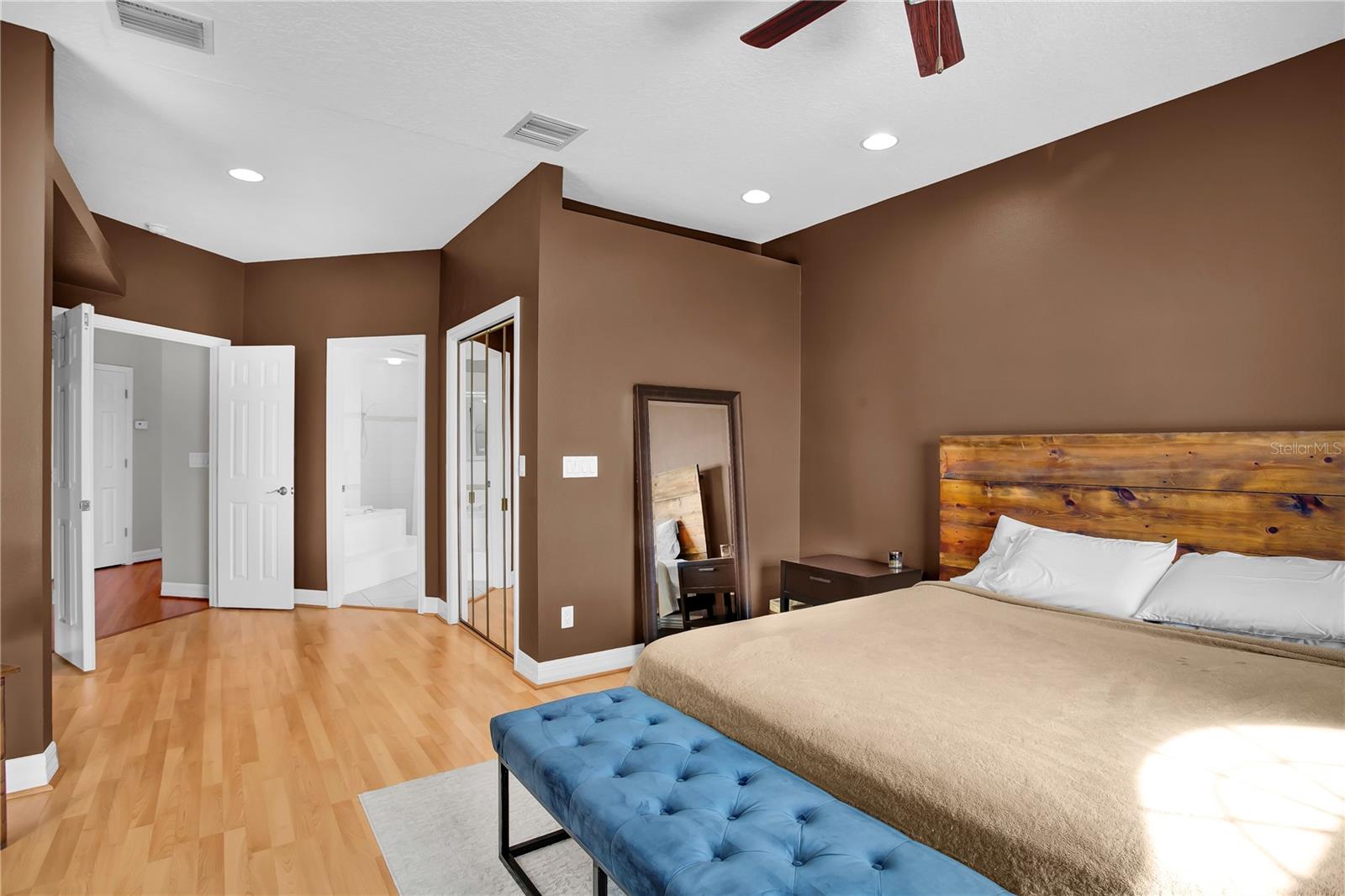 EAGLES CROSSING AT FEATHER SOUND - Residential